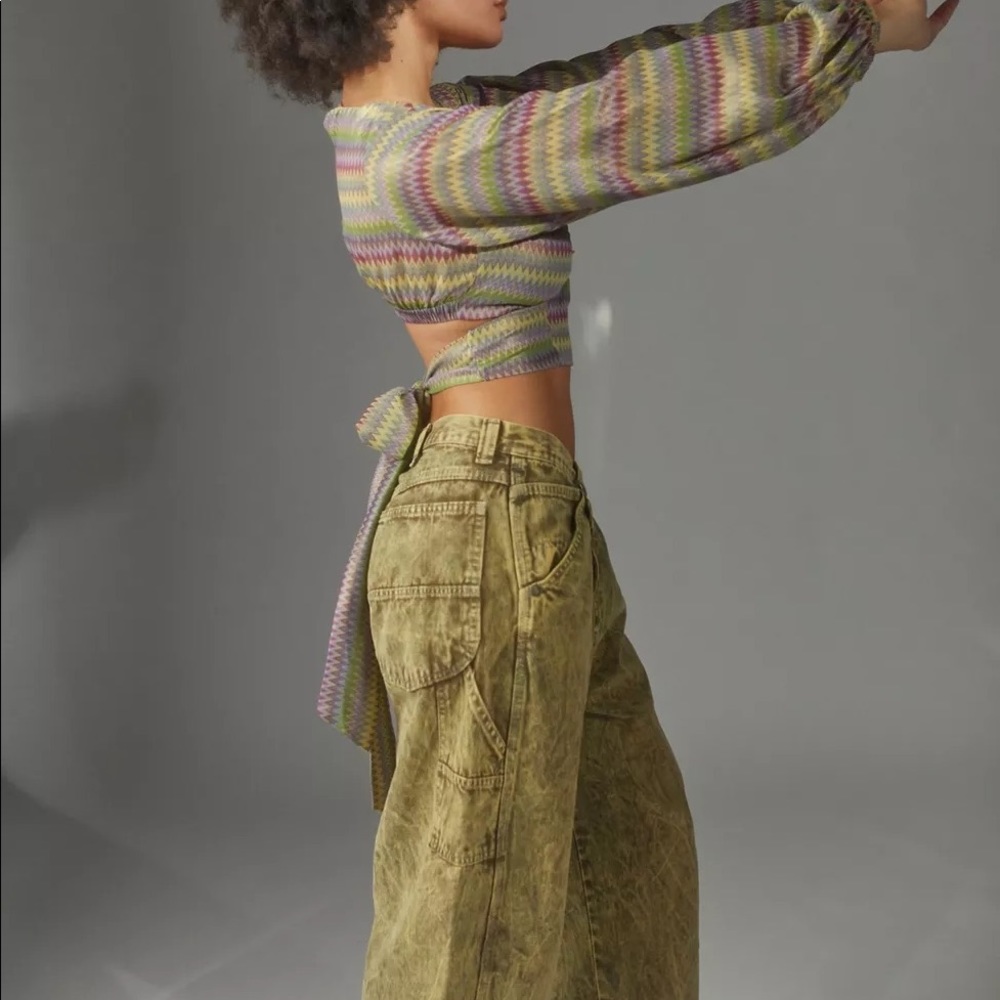 URBAN OUTFITTERS Kary Keyhole Tie-Back Top